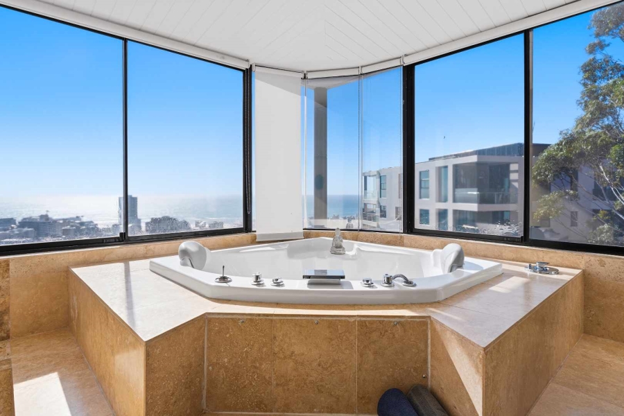 3 Bedroom Property for Sale in Fresnaye Western Cape